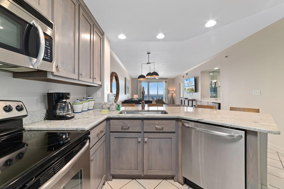Condo, Multiple Beds (Enclave 506) | Private kitchen | Oven, toaster, paper towels