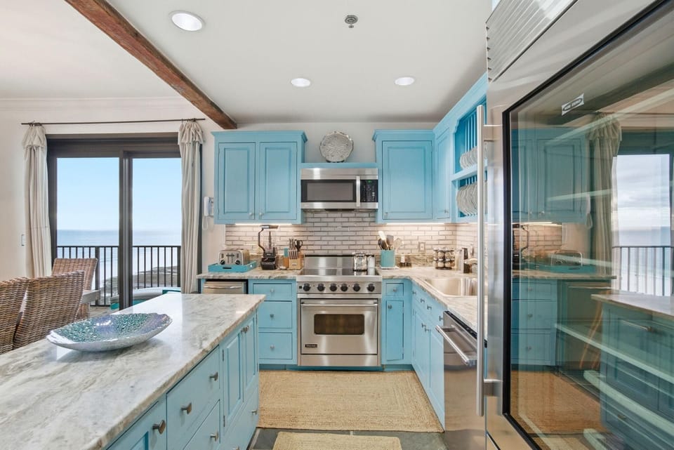 Condo, Multiple Beds (Phoenix VII 1401) | Private kitchen | Oven, toaster, paper towels