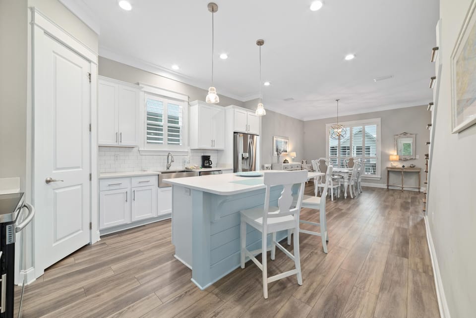 House, Multiple Beds (Starfish Cottage) | Private kitchen | Oven, toaster, paper towels