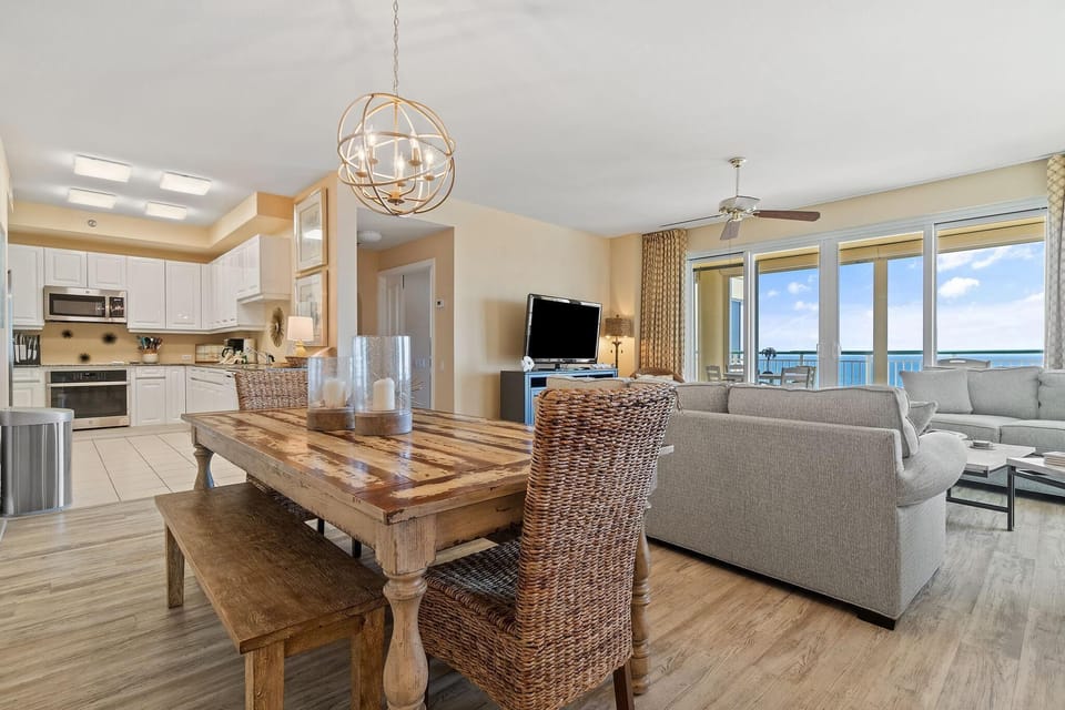 Condo, Multiple Beds (Beach Colony Tower Penthouse 17C) | Dining