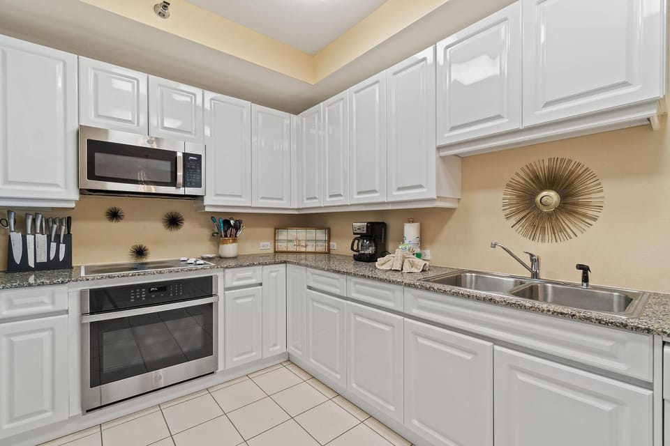 Condo, Multiple Beds (Beach Colony Tower Penthouse 17C) | Private kitchen | Oven, toaster, paper towels