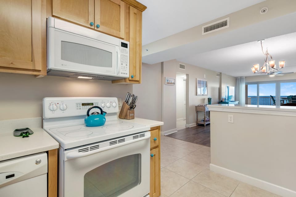 Condo, Multiple Beds (Sandy Key 713) | Private kitchen | Oven, toaster, paper towels