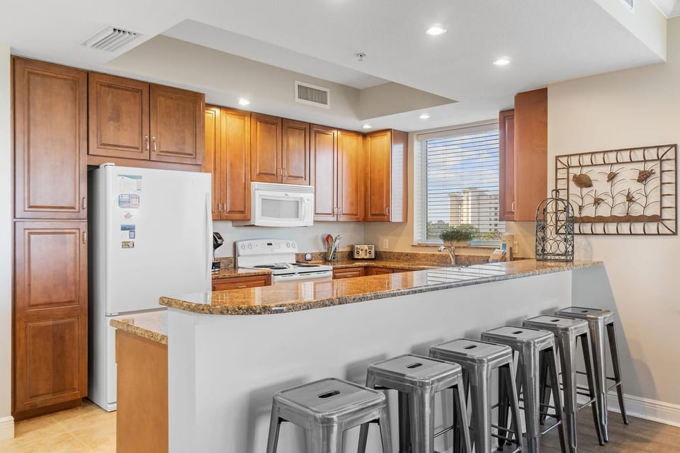Condo, Multiple Beds (Lost Key C501) | Private kitchen | Oven, toaster, paper towels