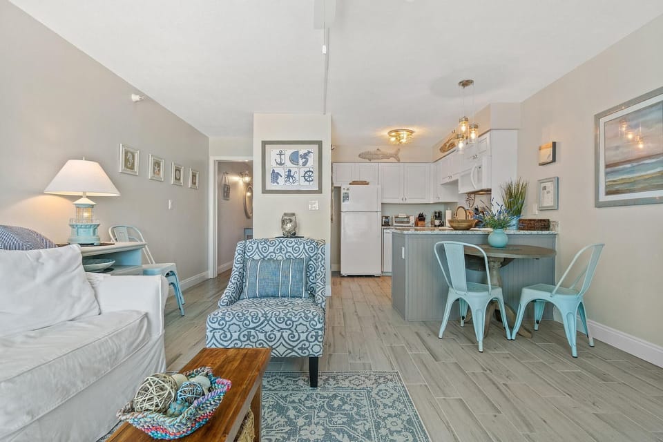 Condo, 1 King Bed with Sofa bed (Perdido Skye 65) | Living area | TV
