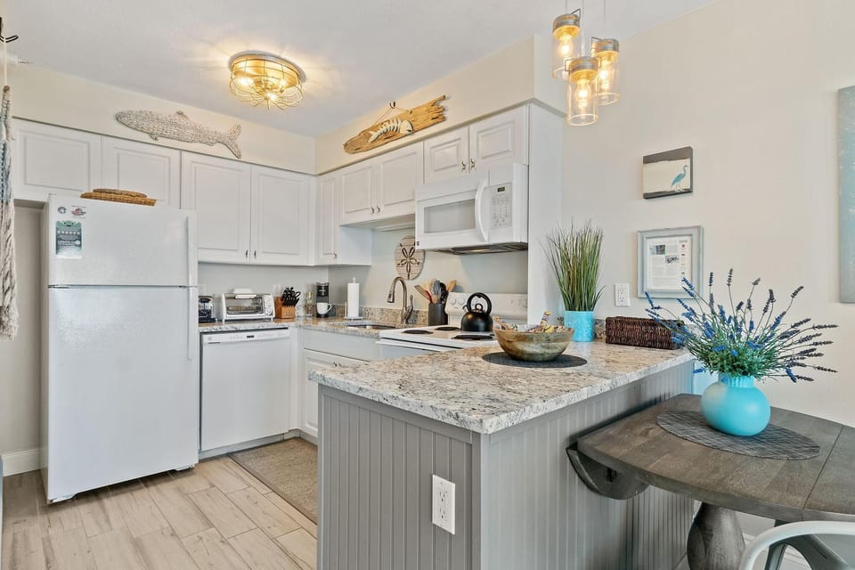 Condo, 1 King Bed with Sofa bed (Perdido Skye 65) | Private kitchen | Oven, toaster, paper towels