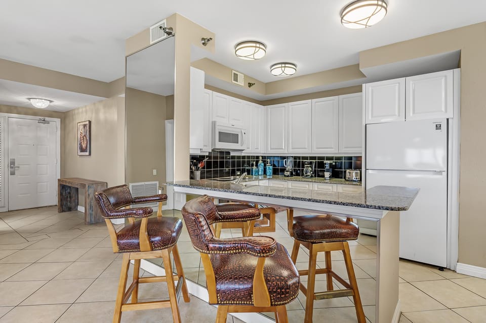 Condo, Multiple Beds (Beach Colony Tower 3A) | Private kitchen | Oven, toaster, paper towels