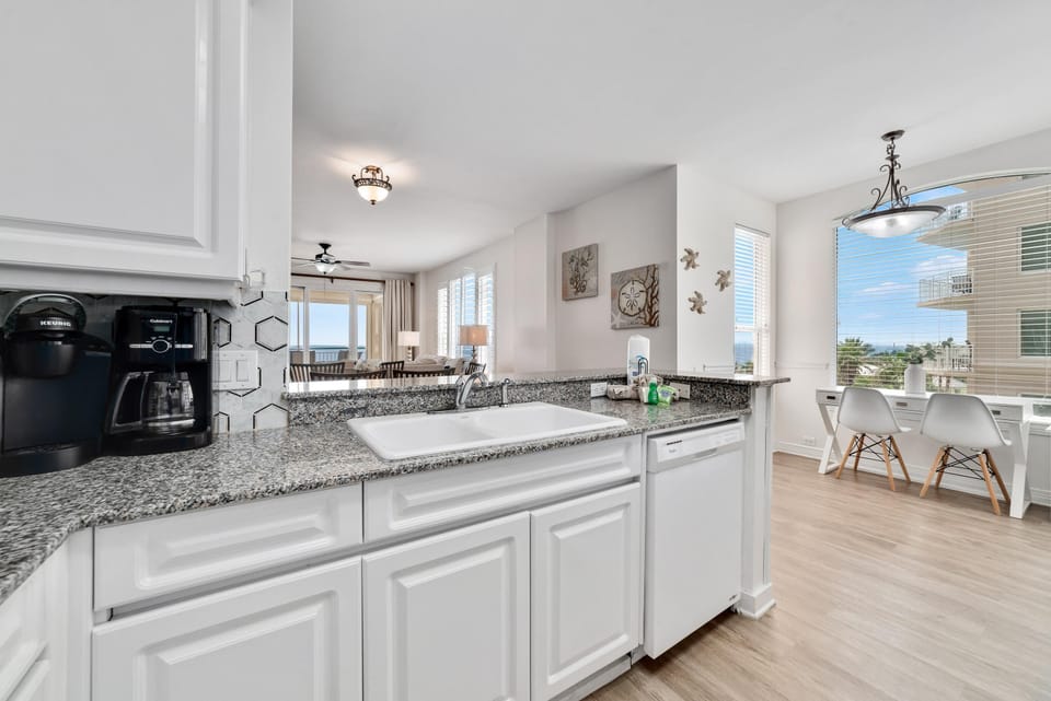 Condo, Multiple Beds (Beach Colony West 4D) | Private kitchen | Oven, toaster, paper towels
