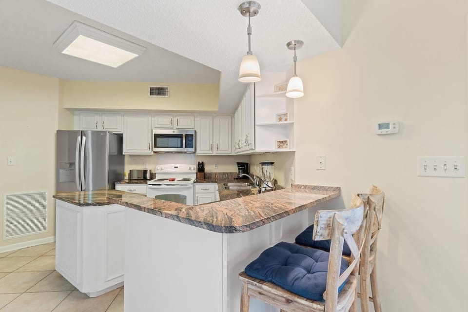 Condo, Multiple Beds (Pelican Pointe 202) | Private kitchen | Oven, toaster, paper towels