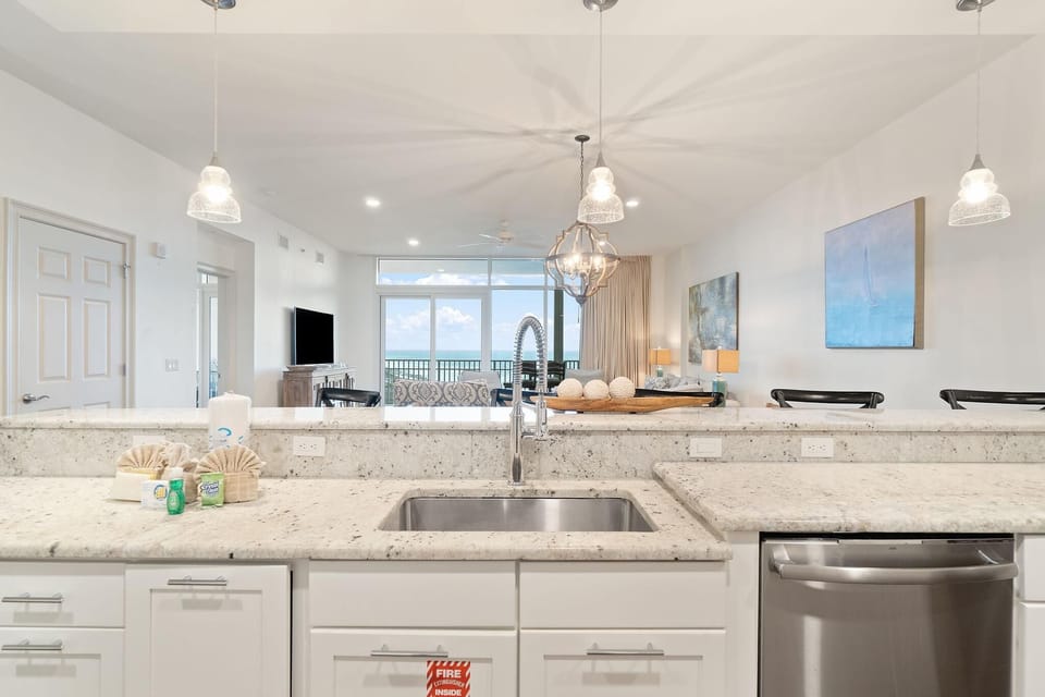 Condo, Multiple Beds (Vista Del Mar 402) | Private kitchen | Oven, toaster, paper towels