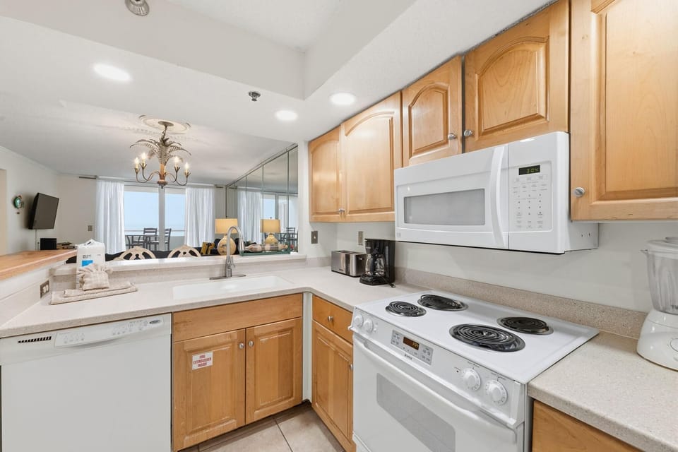 Condo, 1 King Bed with Sofa bed (Perdido Sun 408) | Private kitchen | Oven, toaster, paper towels