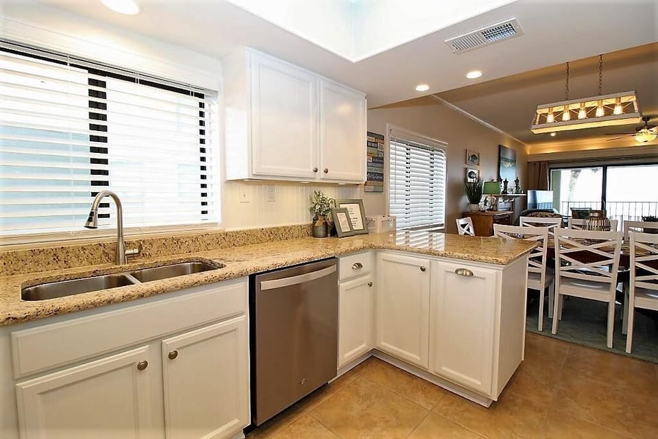 Condo, Multiple Beds (Shipwatch A201) | Private kitchen | Oven, toaster, paper towels