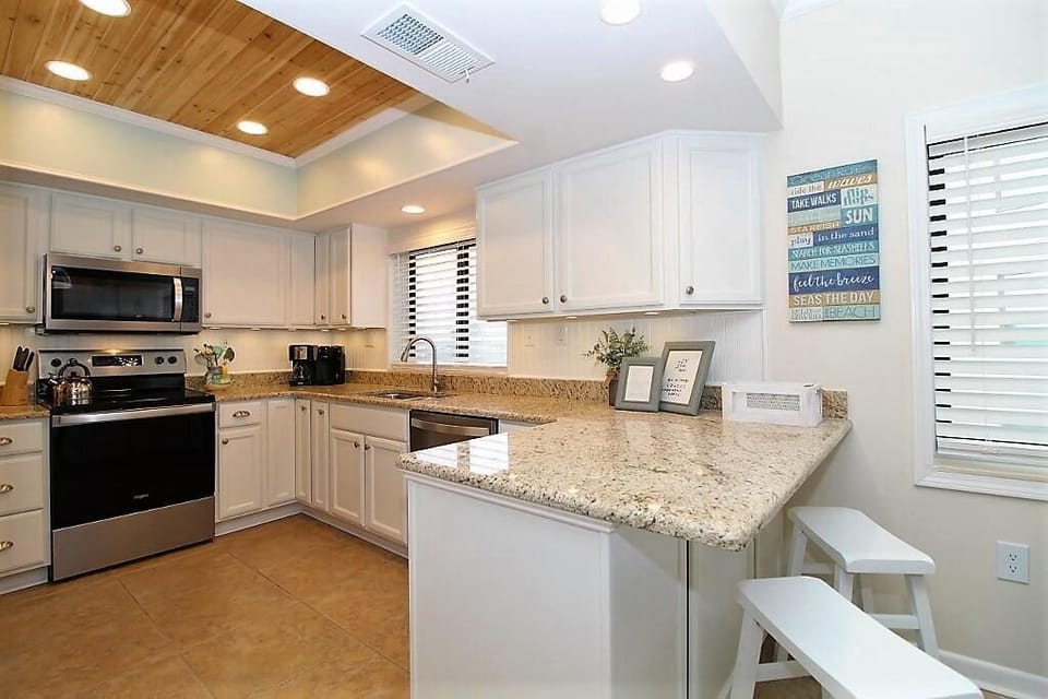 Condo, Multiple Beds (Shipwatch A201) | Private kitchen | Oven, toaster, paper towels