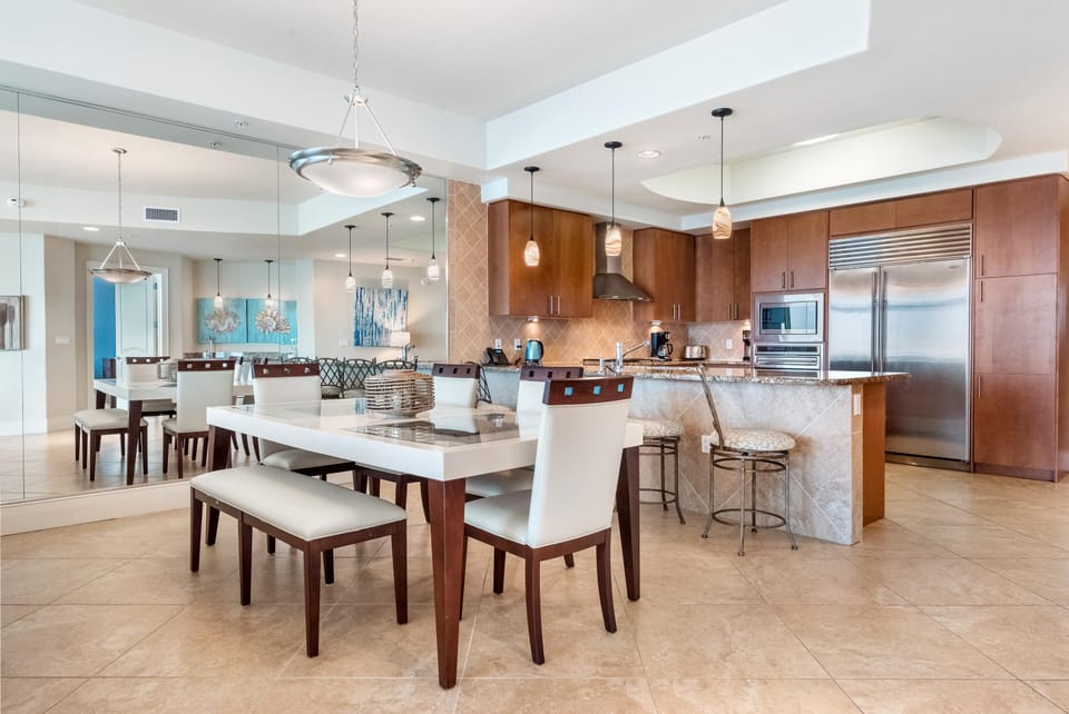 Condo, Multiple Beds (Turquoise D1306) | Dining