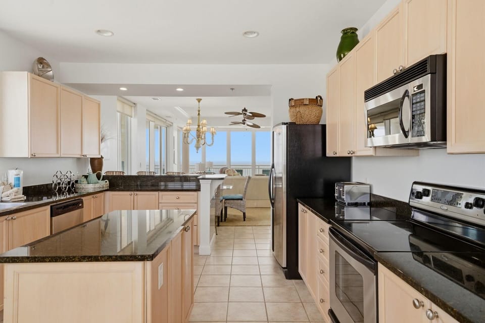 Condo, Multiple Beds (La Playa 801) | Private kitchen | Oven, toaster, paper towels