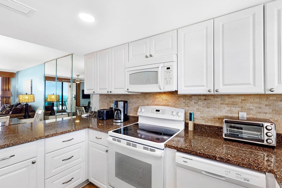 Condo, 1 King Bed with Sofa bed (Lei Lani 305T) | Private kitchen | Oven, toaster, paper towels