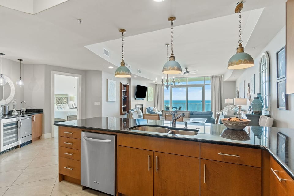 Condo, Multiple Beds (Turquoise C1706) | Interior