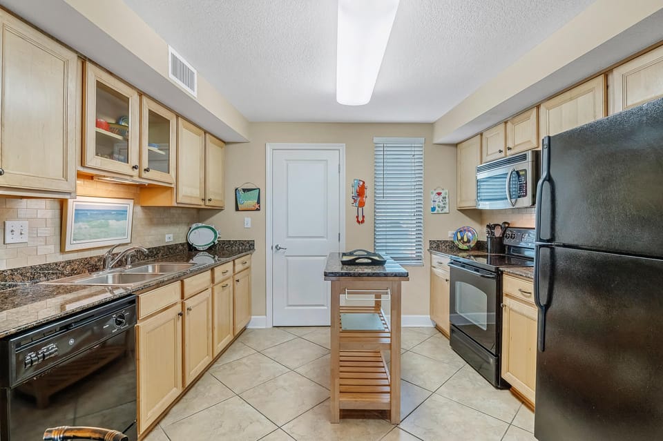 Condo, Multiple Beds (Perdido Towers East 103) | Private kitchen | Oven, toaster, paper towels