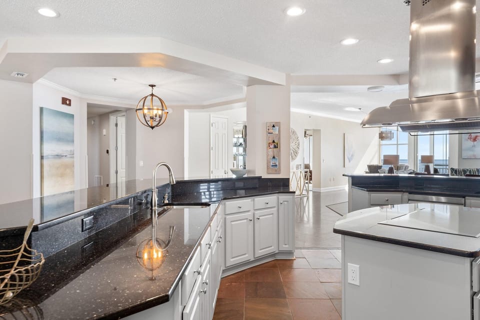 Condo, Multiple Beds (Palacio Penthouse 1903) | Private kitchen | Oven, toaster, paper towels