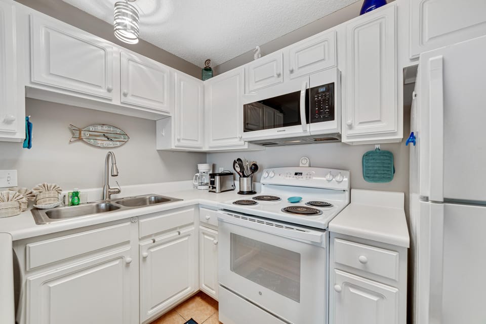 Condo, 1 Queen Bed with Sofa bed (Grand Caribbean West 316) | Private kitchen | Oven, toaster, paper towels