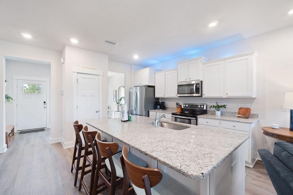 House, Multiple Beds (Blue Angel Casa) | Private kitchen | Oven, toaster, paper towels