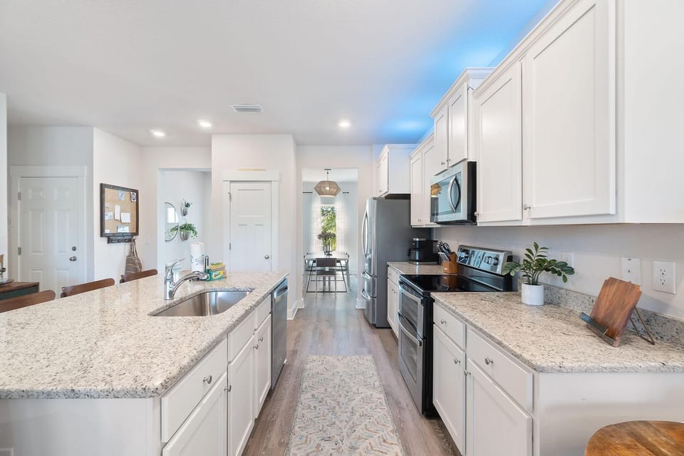 House, Multiple Beds (Blue Angel Casa) | Private kitchen | Oven, toaster, paper towels