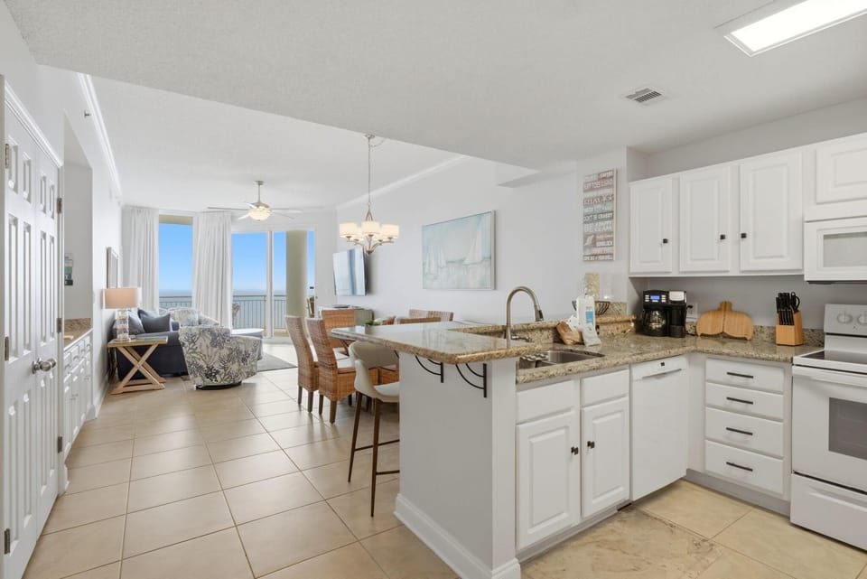 Condo, Multiple Beds (Palacio 1804) | Private kitchen | Oven, toaster, paper towels