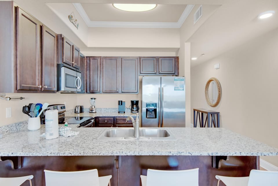 Condo, 1 King Bed with Sofa bed (Alerio E402- Just Beachy) | Private kitchen | Oven, toaster