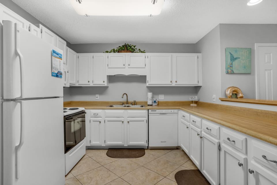 House, Multiple Beds (Seabreeze Escape) | Private kitchen | Oven, toaster