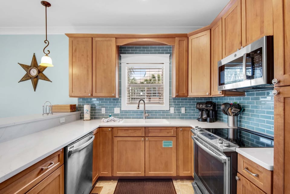 House, Multiple Beds (Neptune's Nook) | Private kitchen | Oven, toaster