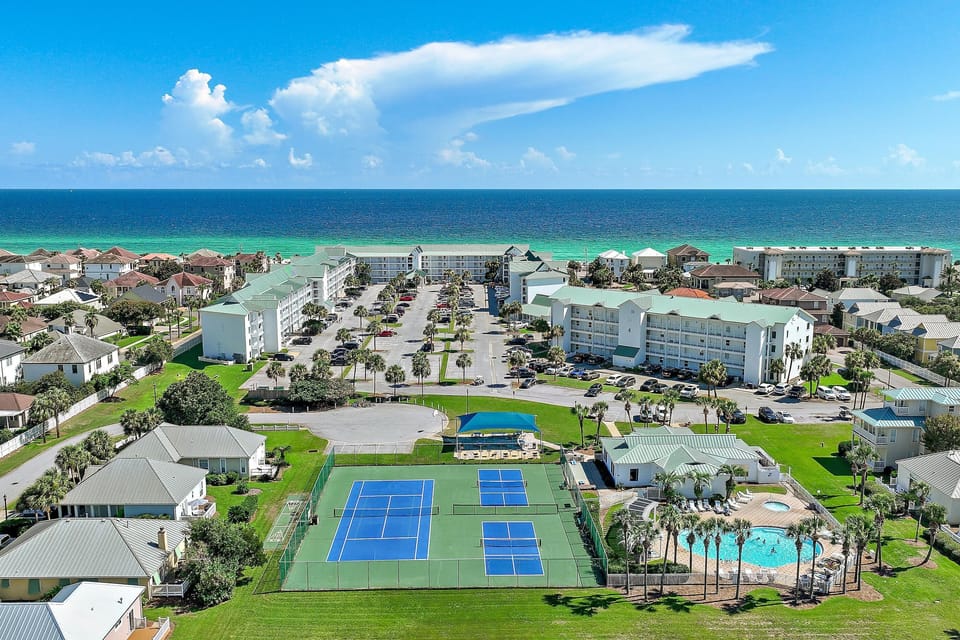 Condo, 1 King Bed with Sofa bed (Maravilla 3102) | Sport court