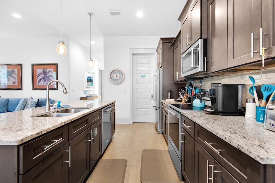 House, Multiple Beds (Aqua Vida) | Private kitchen | Oven, toaster