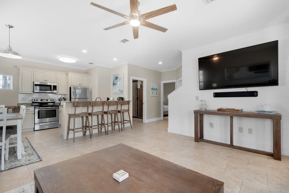 House, Multiple Beds (A Wave From it All) | Private kitchen | Oven, toaster