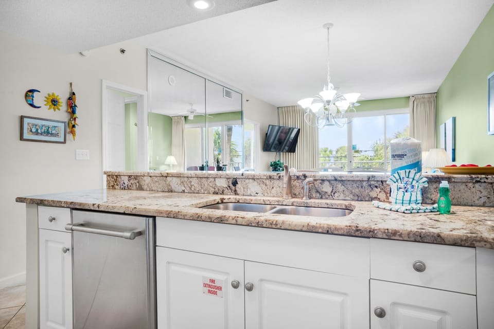 Condo, 1 King Bed with Sofa bed (Leeward Key 204) | Private kitchen | Oven, toaster