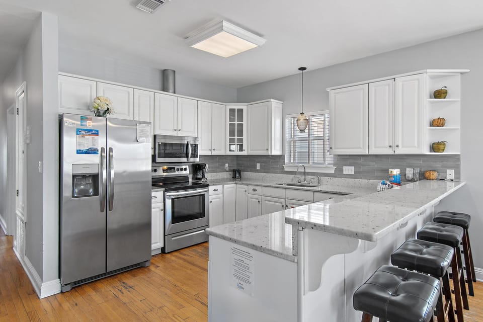 House, Multiple Beds (The Alexander) | Private kitchen | Oven, toaster