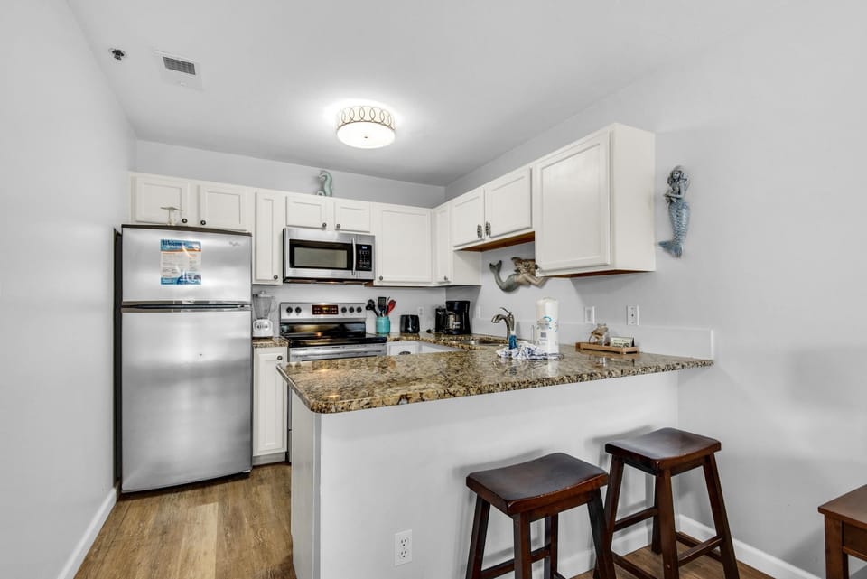 Condo, 1 Queen Bed with Sofa bed (Grand Caribbean West 303) | Private kitchen | Oven, toaster