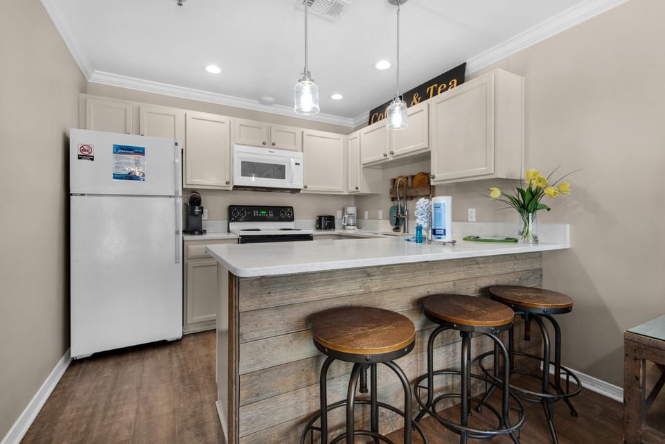 Condo, Multiple Beds (Grand Caribbean East 106) | Private kitchen | Oven, toaster
