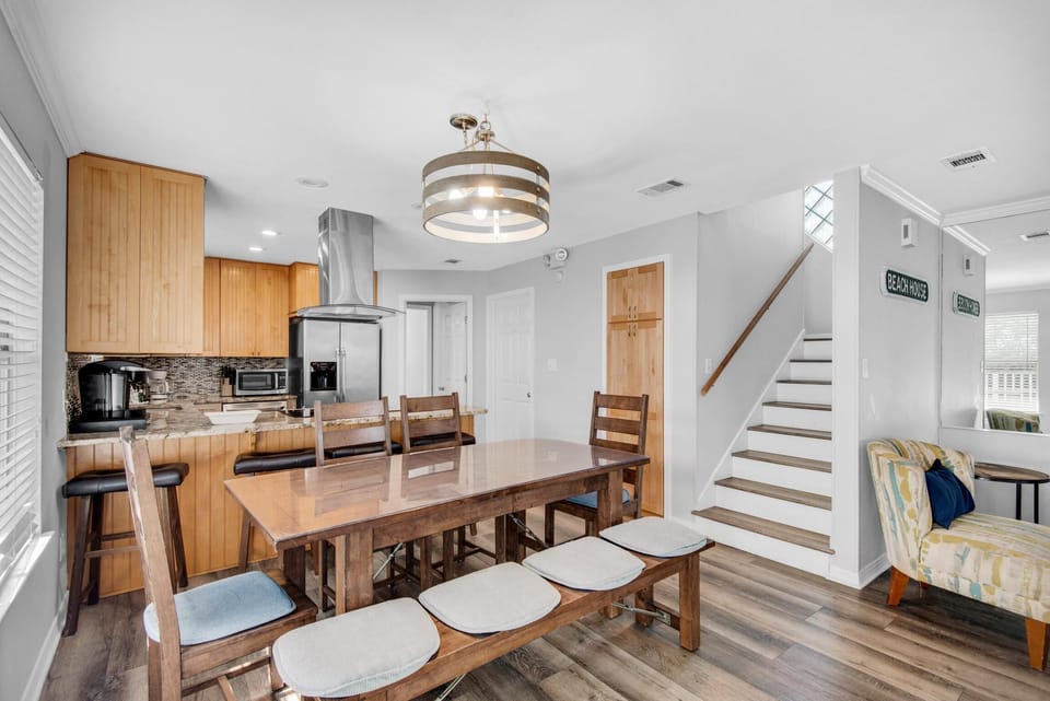 House, Multiple Beds (Beach House of Stress Relief) | Dining
