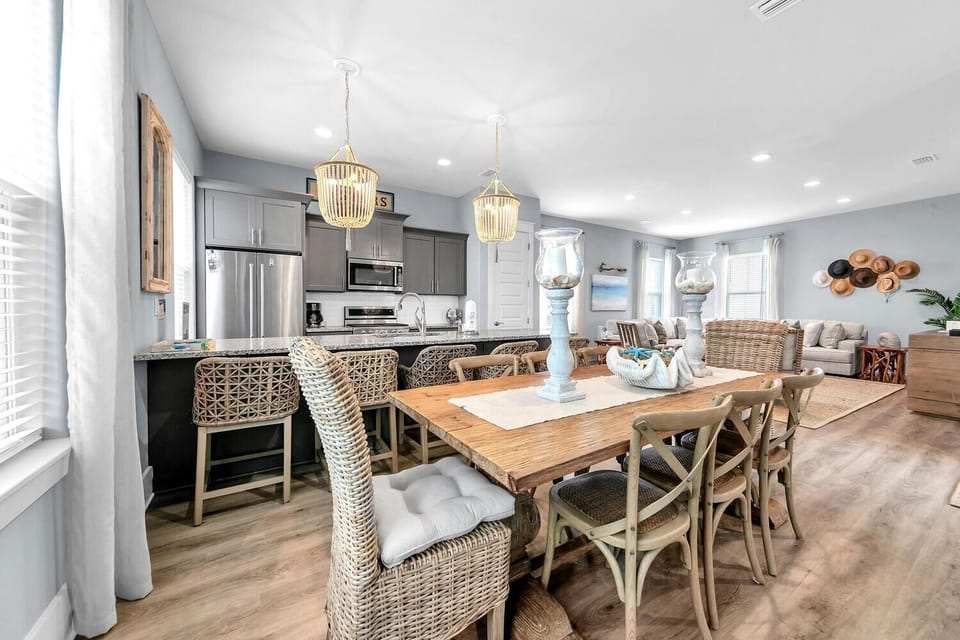 House, Multiple Beds (Sandy Cheeks) | Dining