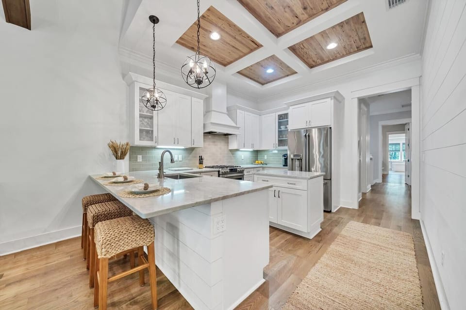 House, Multiple Beds (Peaceful Easy Feeling) | Private kitchen | Oven, toaster