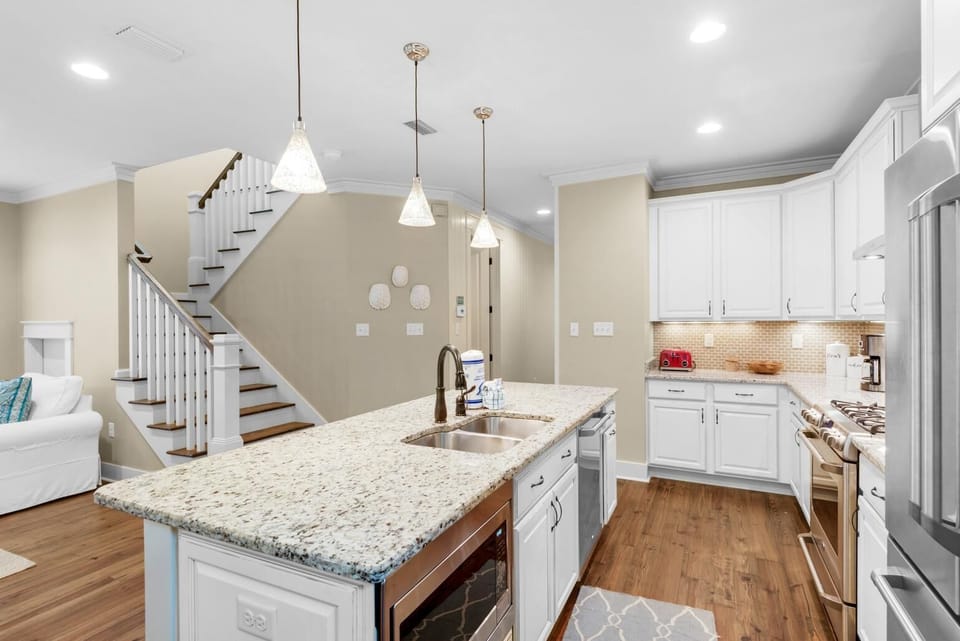 House, Multiple Beds (Sunny Side Up) | Private kitchen | Oven, toaster