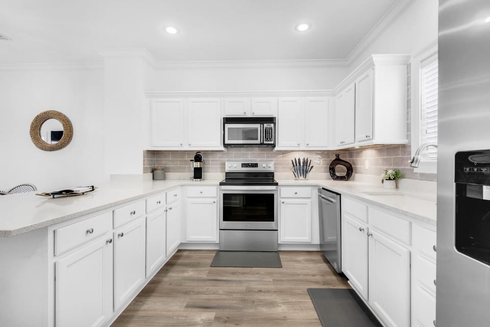House, Multiple Beds (Legacy 505- Pearl by the Sea) | Private kitchen | Oven, toaster