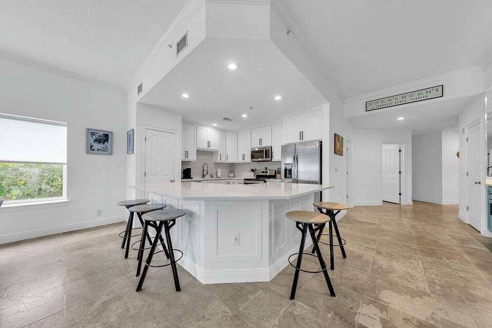 Condo, Multiple Beds (Legacy 104) | Private kitchen | Oven, toaster