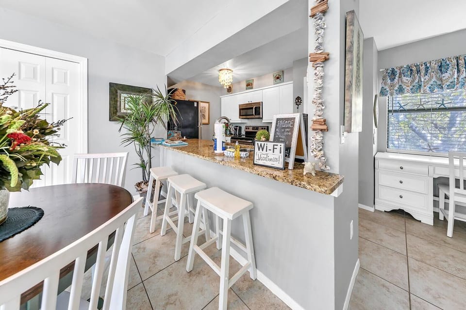 House, Multiple Beds (Cassine Gardens 108- Sandy Daze) | Dining