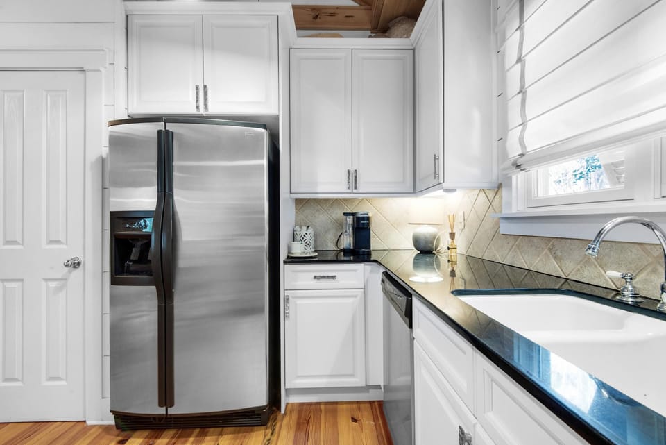 House, Multiple Beds (Bramble Cottage) | Private kitchen | Oven, electric kettle, toaster