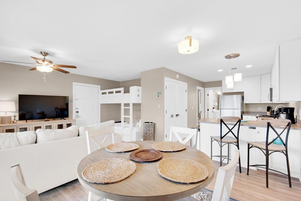 Condo, 1 King Bed with Sofa bed (Beachwood Villas 6D- Beach Time Oasis) | Interior