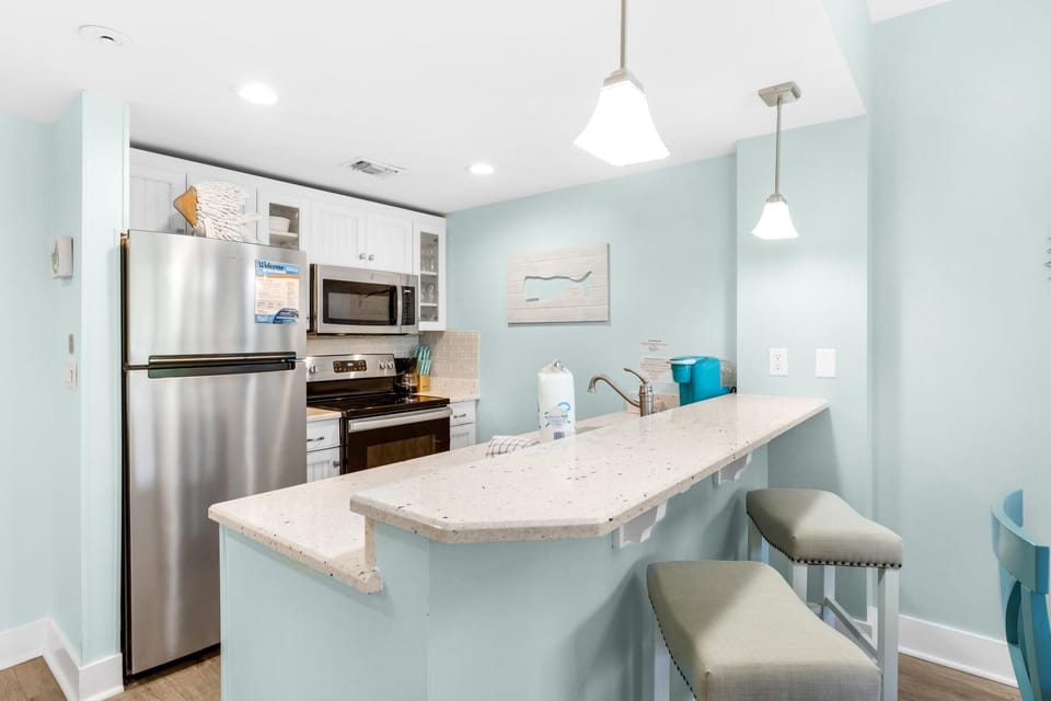 Condo, 1 King Bed with Sofa bed (Pilot House 506) | Private kitchen | Oven, toaster