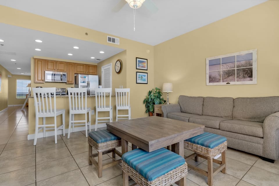 Condo, 1 King Bed with Sofa bed (Splash 1803E) | Dining