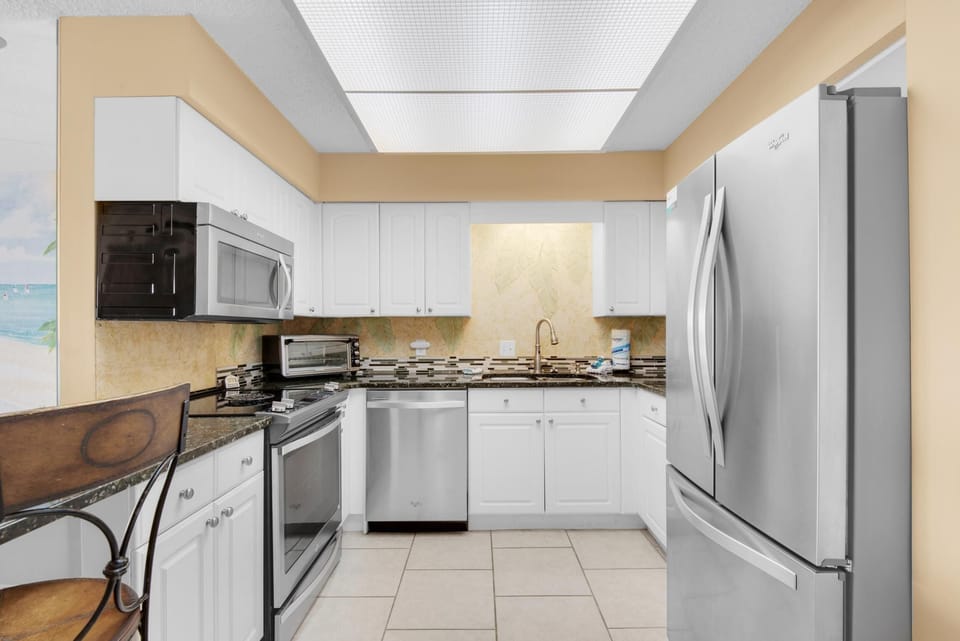 Condo, Multiple Beds (Dolphin Point #406C) | Private kitchen | Oven, toaster