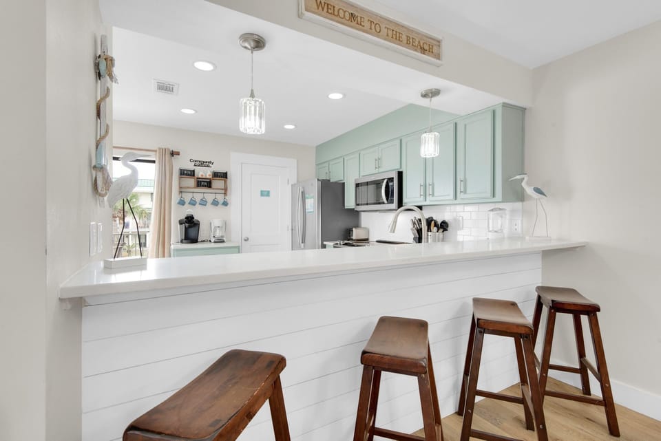 Condo, Multiple Beds (Sandprints A4) | Private kitchen | Oven, toaster