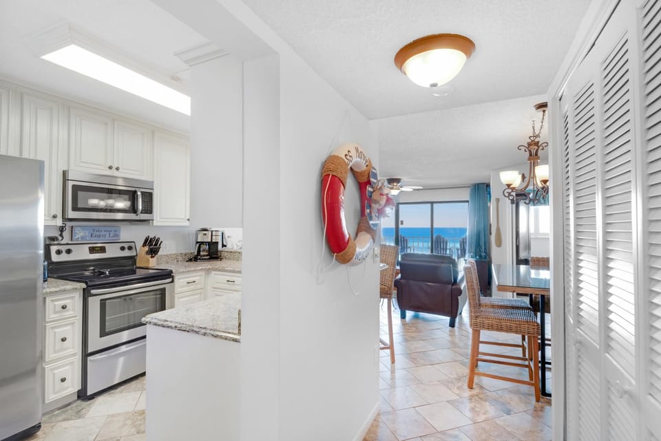 Condo, Multiple Beds (Summerhouse 502A) | Private kitchen | Oven, toaster